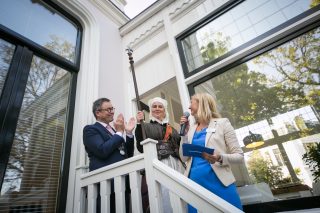 De burgemeester van Haarlem tijdens de opening